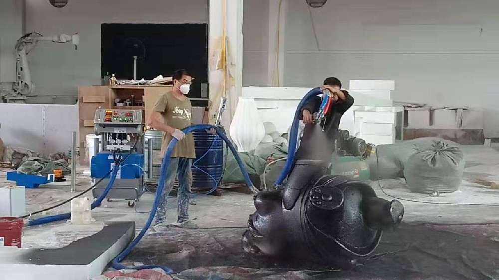 泡沫雕塑上面噴聚脲結實么？